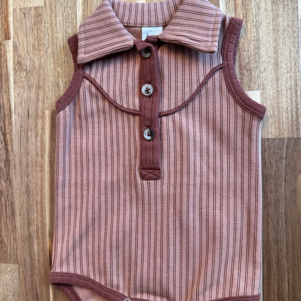 Kate Quinn Organic Cotton Ribbed Sleeveless Polo Bodysuit‎ Mauve Stripe 3-6M NWT